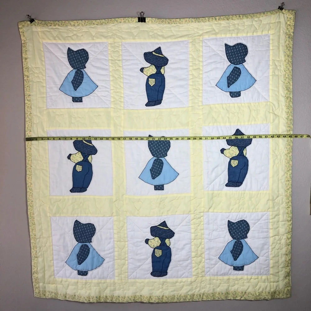 Vintage Grandma Hand Made Patchwork Sunbonnet Sue & Overall Sam Cute Crib Quilt